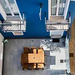 Terme House Renovated 2br Townhouse With Terrace, Historic Centre Lägenhet