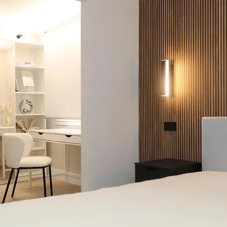 Luxurious Big Town House - Large Terrace - Historical Centre - High Quality - Fully Equipped - Renovated 奧爾比亞