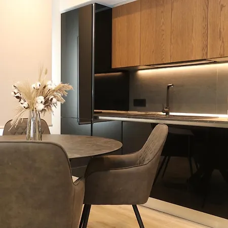 Апартаменти Terme House Renovated 2br Townhouse With Terrace, Historic Centre