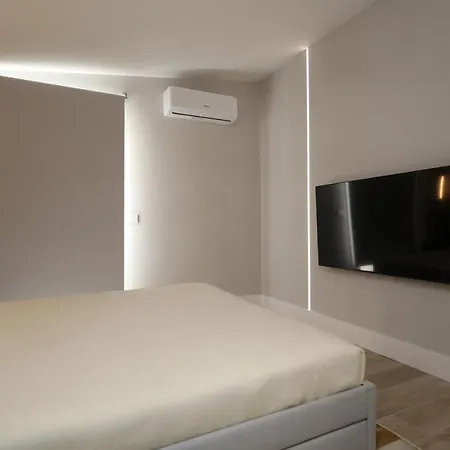 Terme House Renovated 2br Townhouse With Terrace, Historic Centre Ольбія
