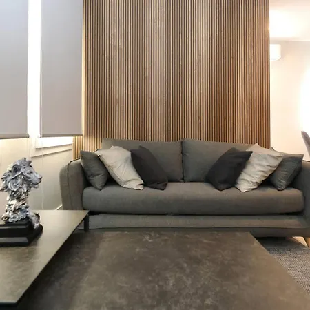 Terme House Renovated 2br Townhouse With Terrace, Historic Centre Апартаменти *