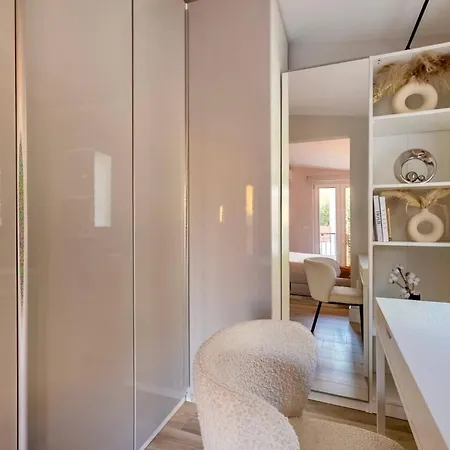 Terme House Renovated 2br Townhouse With Terrace, Historic Centre Апартаменти *