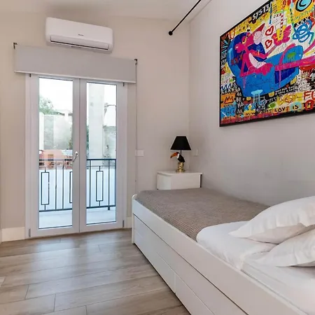 Terme House Renovated 2br Townhouse With Terrace, Historic Centre Апартаменти *