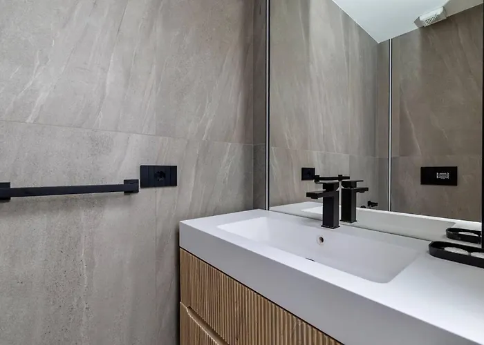 Luxurious Big Town House - Large Terrace - Historical Centre - High Quality - Fully Equipped - Renovated